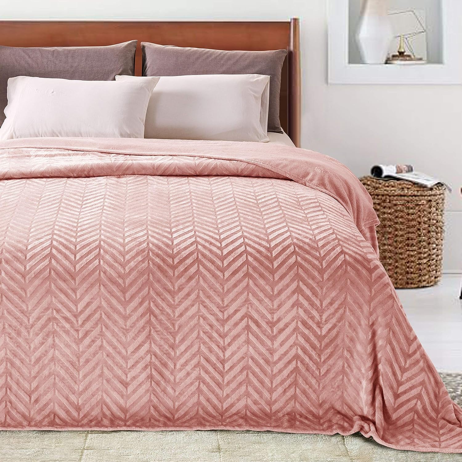 Flannel Fleece Queen Size Bed Blanket, Lightweight Breathable Soft Bedspread Plush Fluffy Coverlet Chevron Design Decorative Blanket for All Season, 90X90 Inch, Pink